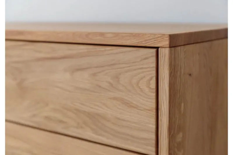Comò moderno in legno massello di rovere oliato 4 cassetti