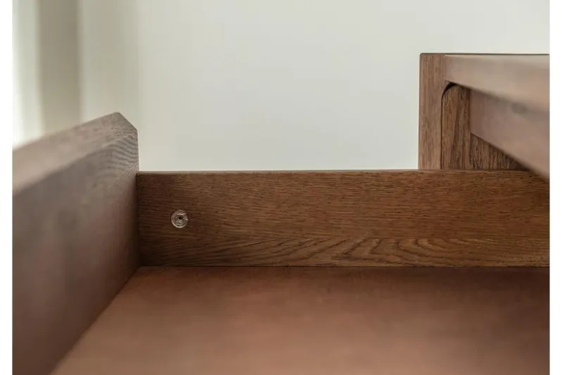 Comò rovere massello tabacco stile moderno