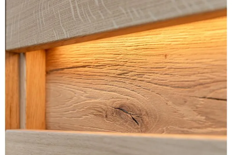Credenza moderna in rovere massello grezzo con illuminazione LED