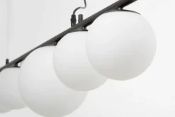 Lampadario a palle bianco e metallo nero BARISTICA W5