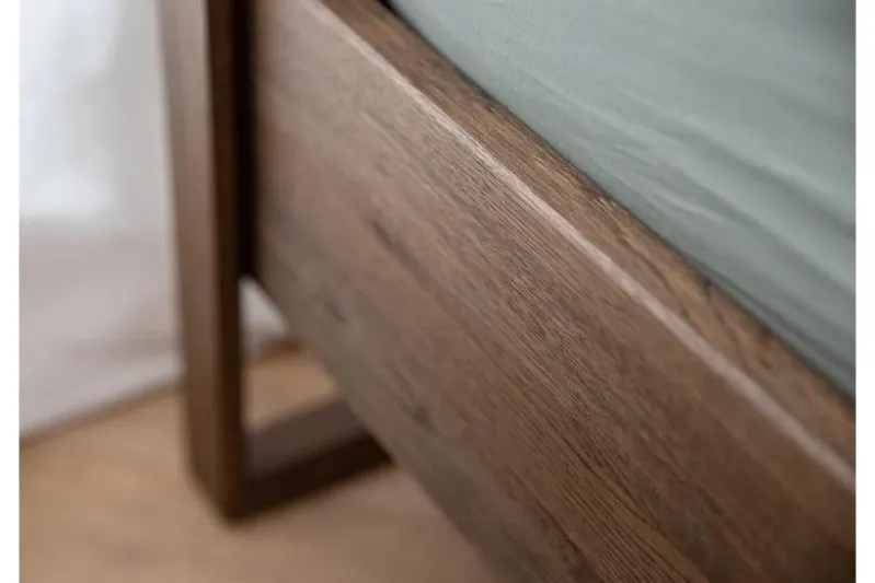 Letto in legno massello di rovere affumicato 180 x 200