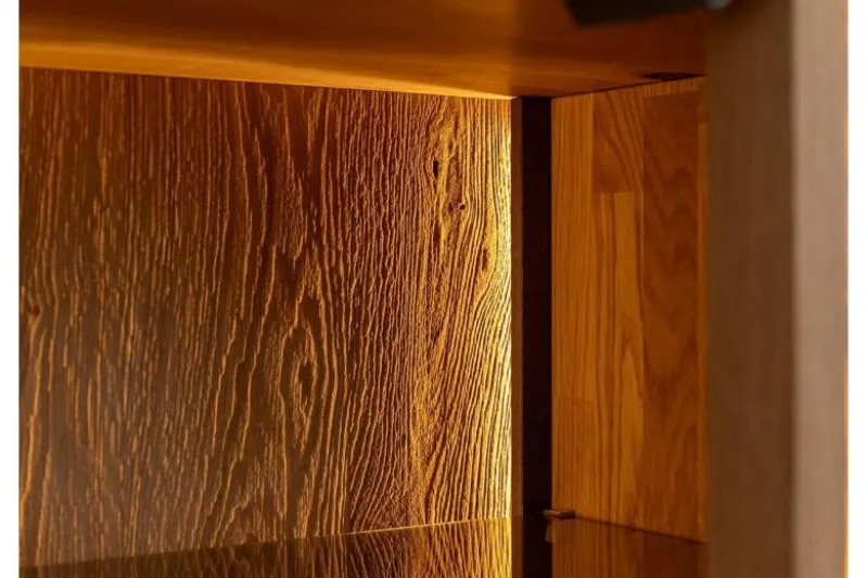 Porta TV moderno con vetrina e led rovere massello