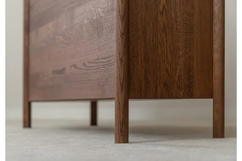Scarpiera chiusa stile moderno in rovere massello tabacco
