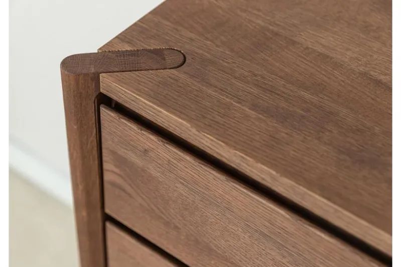 Scarpiera chiusa stile moderno in rovere massello tabacco