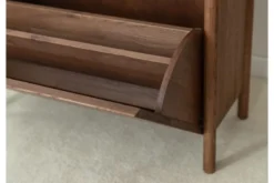 Scarpiera chiusa stile moderno in rovere massello tabacco