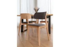 Sedia da pranzo imbottita grigia con gambe in faggio COMO