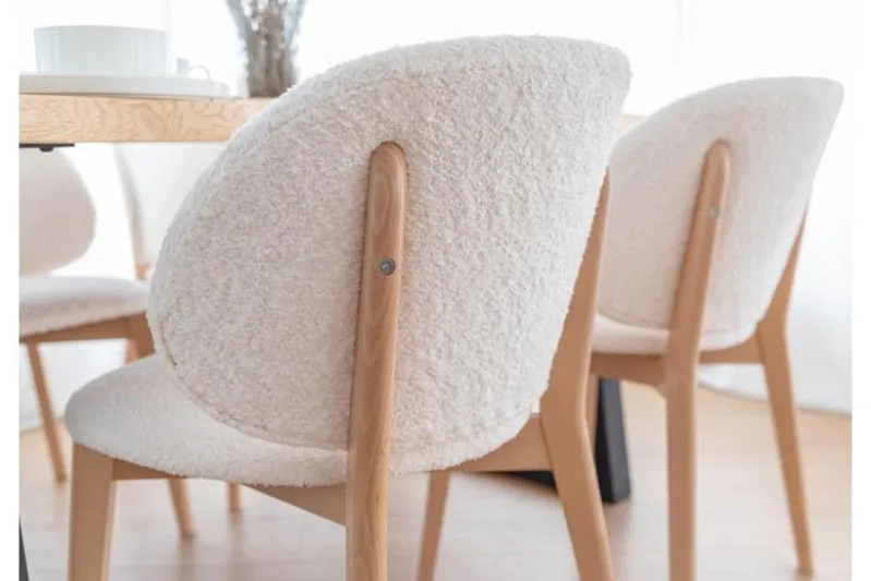 Sedia imbottita panna con gambe in legno di faggio Pecora