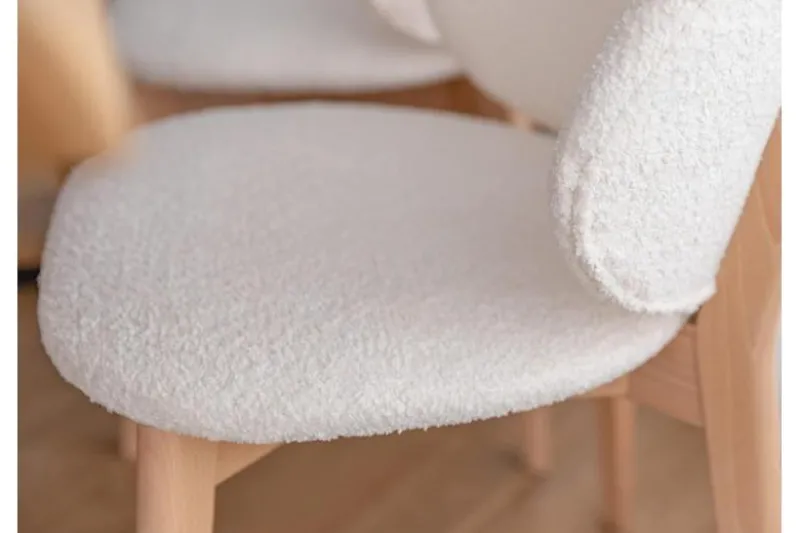 Sedia imbottita panna con gambe in legno di faggio Pecora