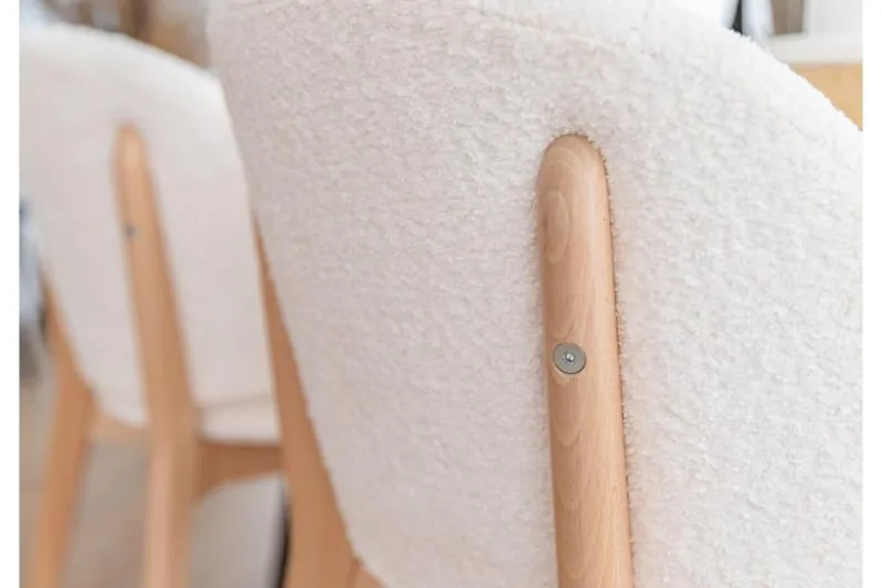 Sedia imbottita panna con gambe in legno di faggio Pecora