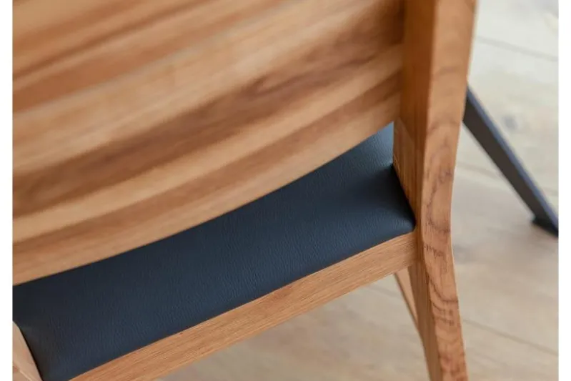 Sedia per tavolo rovere massello e sedile nero imbottito VERTO