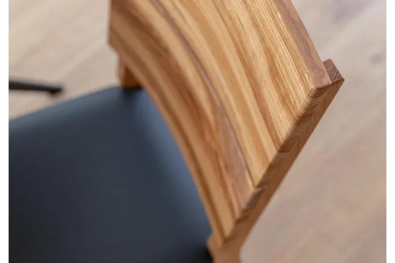 Sedia per tavolo rovere massello e sedile nero imbottito VERTO