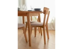 Sedia rovere massello con imbottitura in tessuto beige LEON