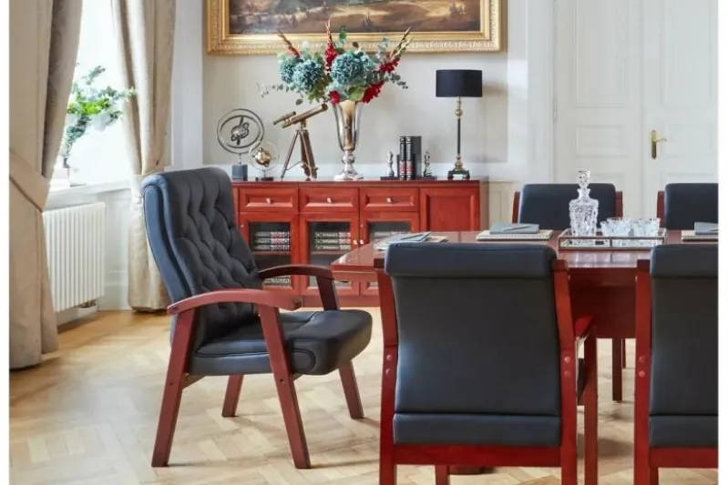 Sedia sala riunioni in pelle nera Consul