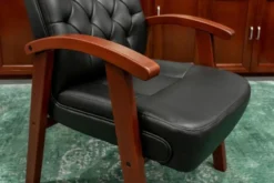 Sedia sala riunioni in pelle nera Consul