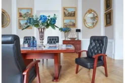 Sedia sala riunioni in pelle nera Consul