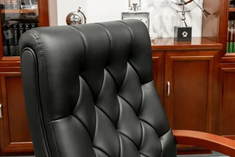 Sedia sala riunioni in pelle nera Consul