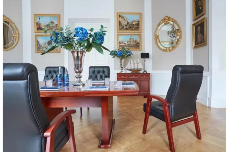 Sedia sala riunioni in pelle nera Consul