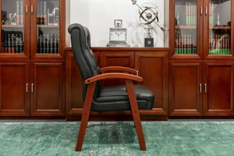 Sedia sala riunioni in pelle nera Consul
