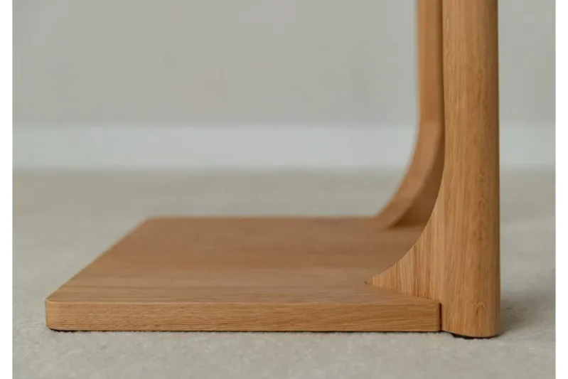 Tavolino moderno struttura a C rovere massello naturale