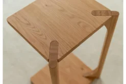 Tavolino moderno struttura a C rovere massello naturale